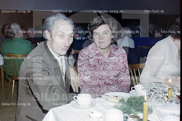 1974 Weihnachtsfeier der Senioren im Helenensaal Sinzig: WHSNHLSN-008370