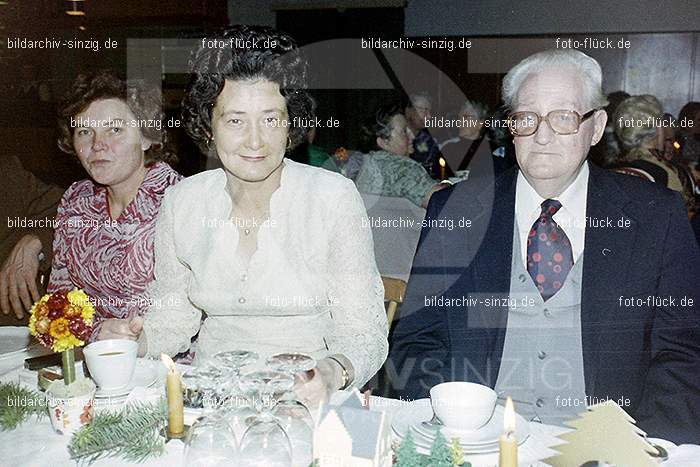 1974 Weihnachtsfeier der Senioren im Helenensaal Sinzig: WHSNHLSN-008371