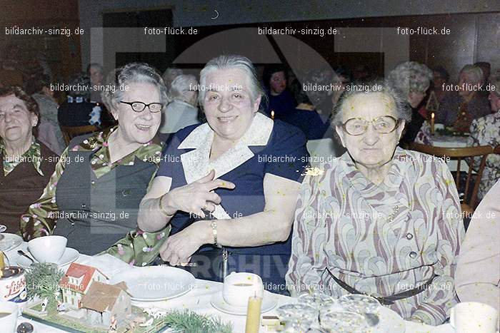 1974 Weihnachtsfeier der Senioren im Helenensaal Sinzig: WHSNHLSN-008373