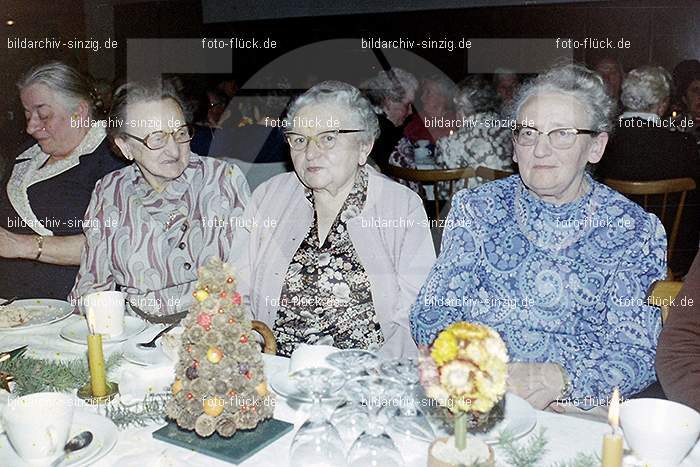1974 Weihnachtsfeier der Senioren im Helenensaal Sinzig: WHSNHLSN-008374