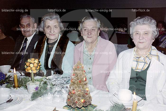 1974 Weihnachtsfeier der Senioren im Helenensaal Sinzig: WHSNHLSN-008376