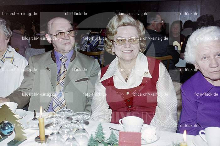 1974 Weihnachtsfeier der Senioren im Helenensaal Sinzig: WHSNHLSN-008378