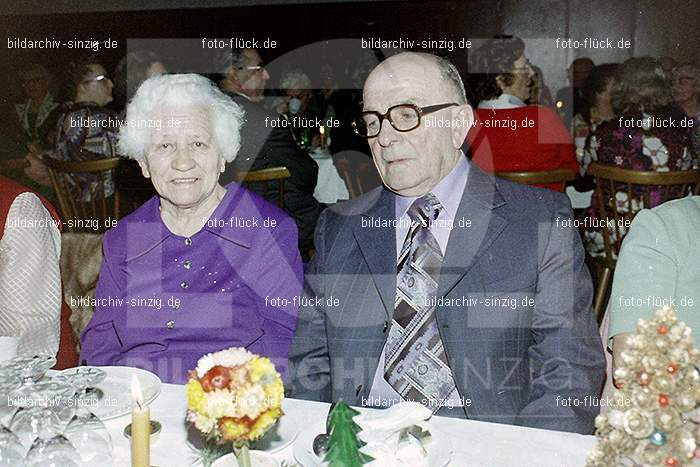 1974 Weihnachtsfeier der Senioren im Helenensaal Sinzig: WHSNHLSN-008379