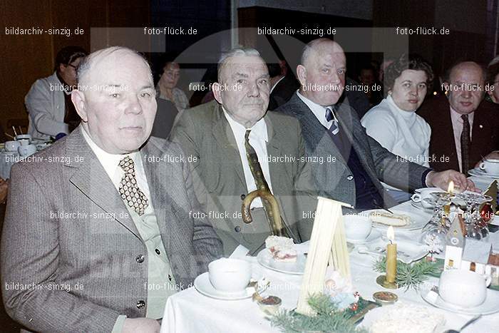 1974 Weihnachtsfeier der Senioren im Helenensaal Sinzig: WHSNHLSN-008381