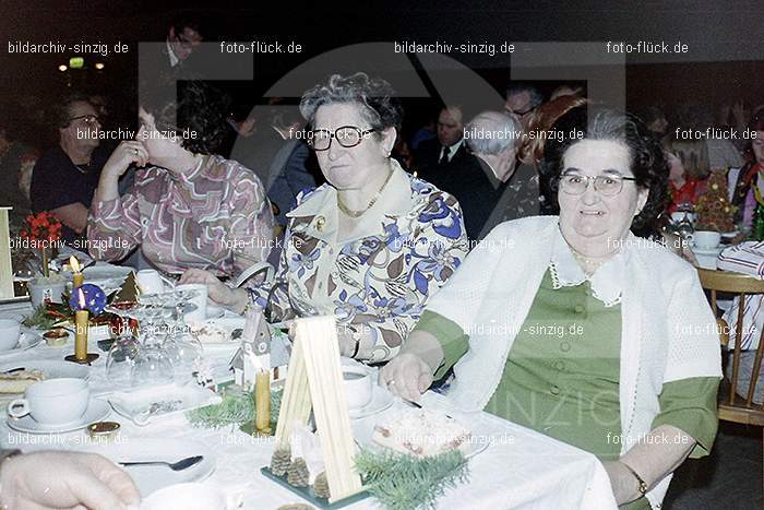 1974 Weihnachtsfeier der Senioren im Helenensaal Sinzig: WHSNHLSN-008382