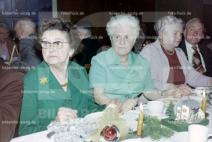1974 Weihnachtsfeier der Senioren im Helenensaal Sinzig: WHSNHLSN-008384
