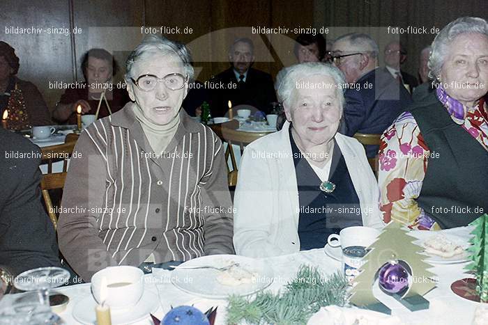 1974 Weihnachtsfeier der Senioren im Helenensaal Sinzig: WHSNHLSN-008387