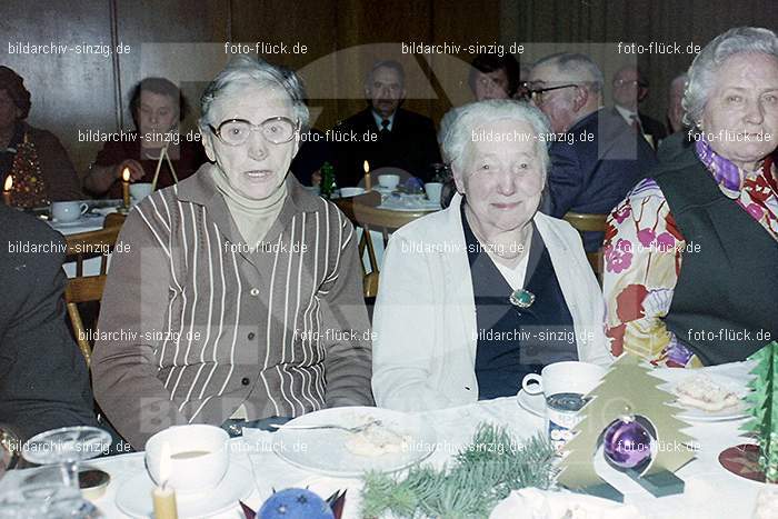 1974 Weihnachtsfeier der Senioren im Helenensaal Sinzig: WHSNHLSN-008387