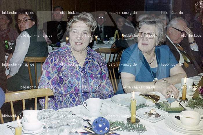 1974 Weihnachtsfeier der Senioren im Helenensaal Sinzig: WHSNHLSN-008390