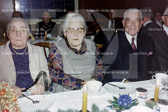 1974 Weihnachtsfeier der Senioren im Helenensaal Sinzig: WHSNHLSN-008394