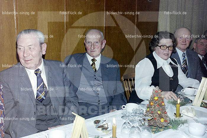 1974 Weihnachtsfeier der Senioren im Helenensaal Sinzig: WHSNHLSN-008395