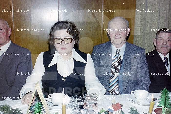 1974 Weihnachtsfeier der Senioren im Helenensaal Sinzig: WHSNHLSN-008396