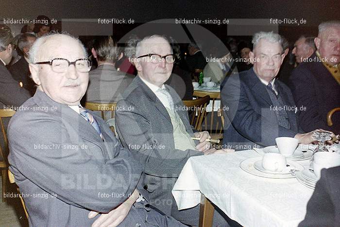 1974 Weihnachtsfeier der Senioren im Helenensaal Sinzig: WHSNHLSN-008399