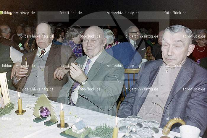 1974 Weihnachtsfeier der Senioren im Helenensaal Sinzig: WHSNHLSN-008413