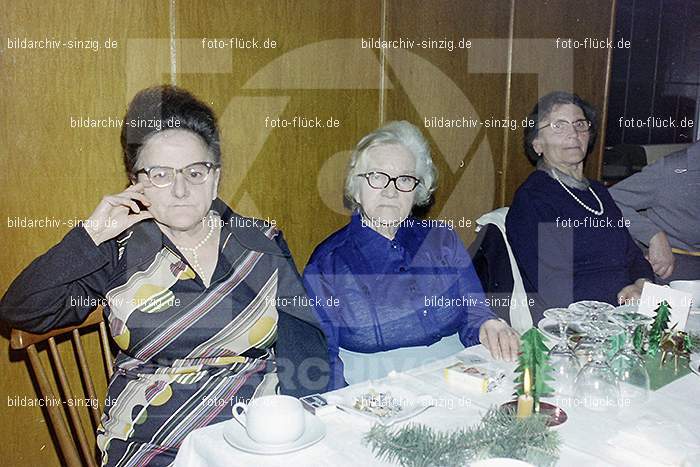 1974 Weihnachtsfeier der Senioren im Helenensaal Sinzig: WHSNHLSN-008422