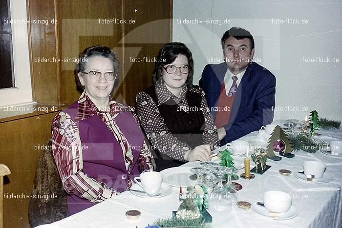 1974 Weihnachtsfeier der Senioren im Helenensaal Sinzig: WHSNHLSN-008424