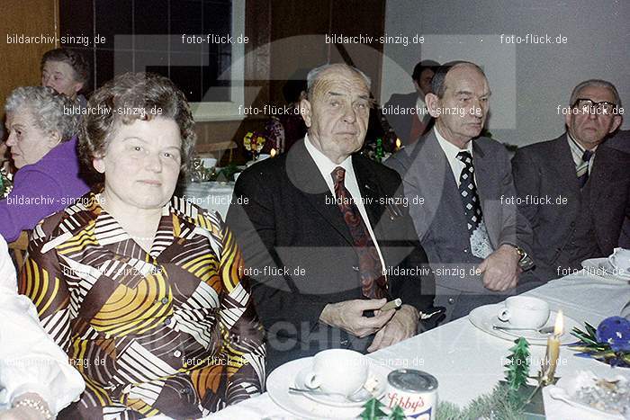 1974 Weihnachtsfeier der Senioren im Helenensaal Sinzig: WHSNHLSN-008427