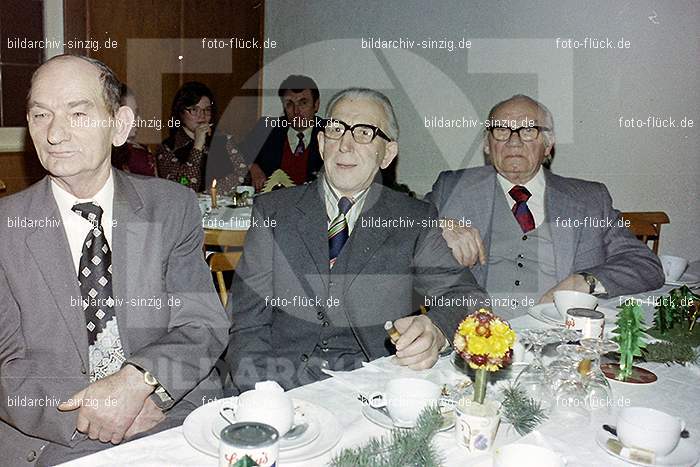 1974 Weihnachtsfeier der Senioren im Helenensaal Sinzig: WHSNHLSN-008428