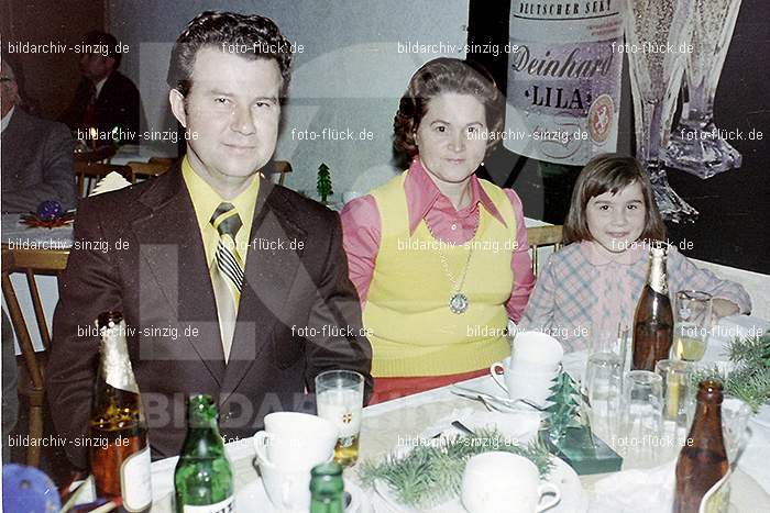 1974 Weihnachtsfeier der Senioren im Helenensaal Sinzig: WHSNHLSN-008440