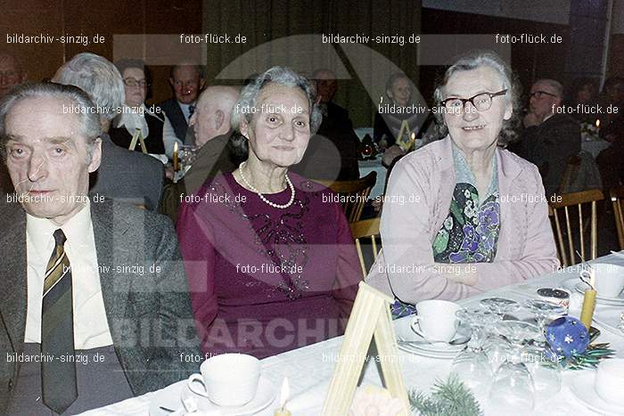 1974 Weihnachtsfeier der Senioren im Helenensaal Sinzig: WHSNHLSN-008450