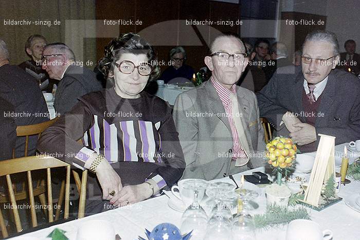 1974 Weihnachtsfeier der Senioren im Helenensaal Sinzig: WHSNHLSN-008451