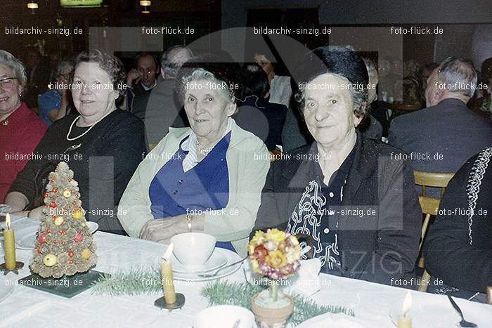 1974 Weihnachtsfeier der Senioren im Helenensaal Sinzig: WHSNHLSN-008454