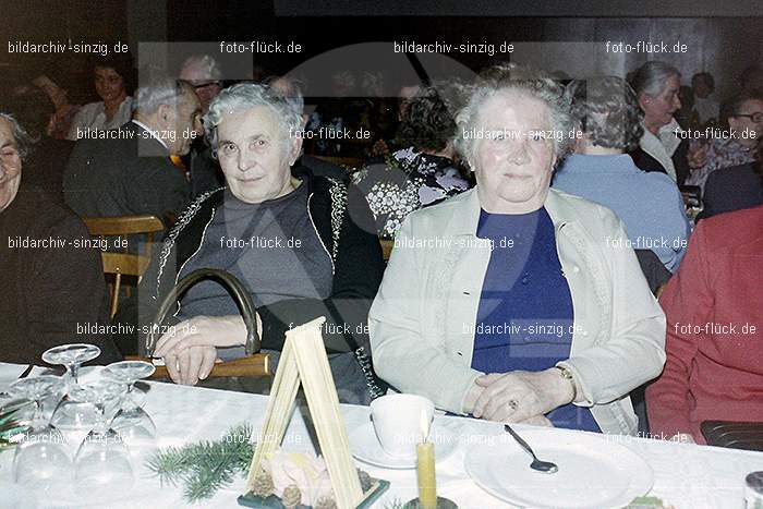 1974 Weihnachtsfeier der Senioren im Helenensaal Sinzig: WHSNHLSN-008455