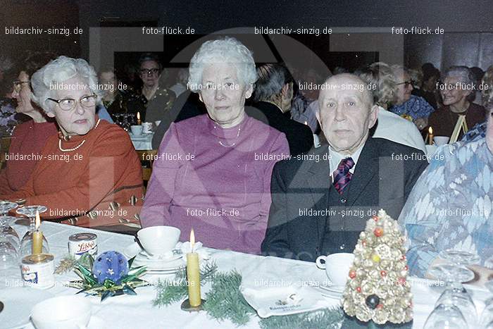1974 Weihnachtsfeier der Senioren im Helenensaal Sinzig: WHSNHLSN-008457