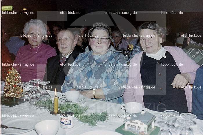 1974 Weihnachtsfeier der Senioren im Helenensaal Sinzig: WHSNHLSN-008458