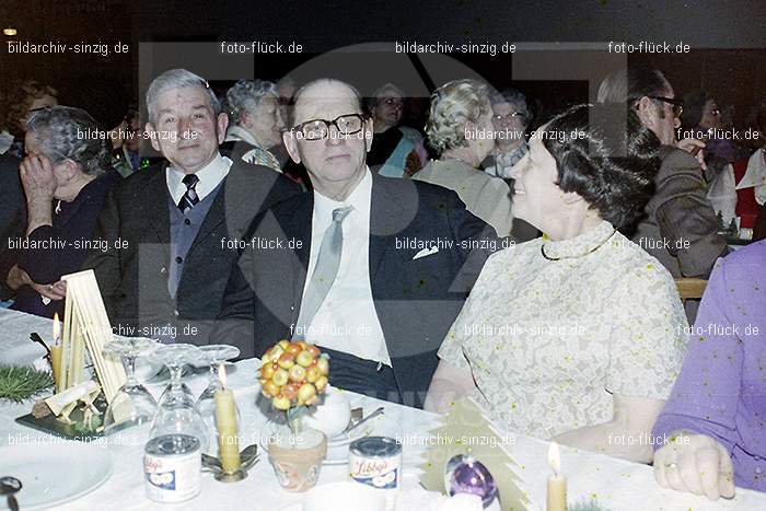 1974 Weihnachtsfeier der Senioren im Helenensaal Sinzig: WHSNHLSN-008461