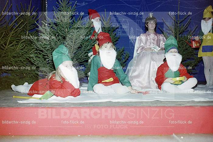 1974 Weihnachtsfeier der Senioren im Helenensaal Sinzig: WHSNHLSN-008465