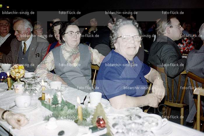 1974 Weihnachtsfeier der Senioren im Helenensaal Sinzig: WHSNHLSN-008469