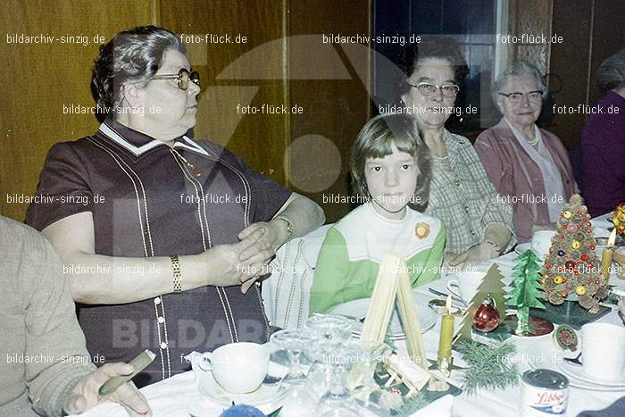 1974 Weihnachtsfeier der Senioren im Helenensaal Sinzig: WHSNHLSN-008473