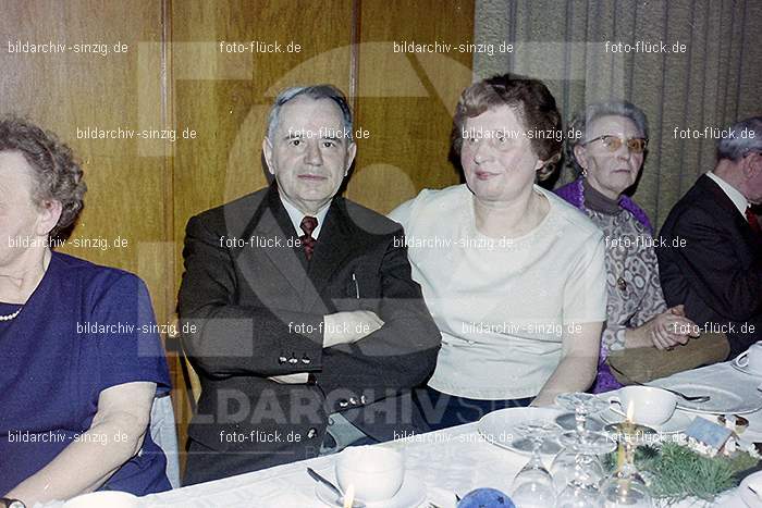 1974 Weihnachtsfeier der Senioren im Helenensaal Sinzig: WHSNHLSN-008477