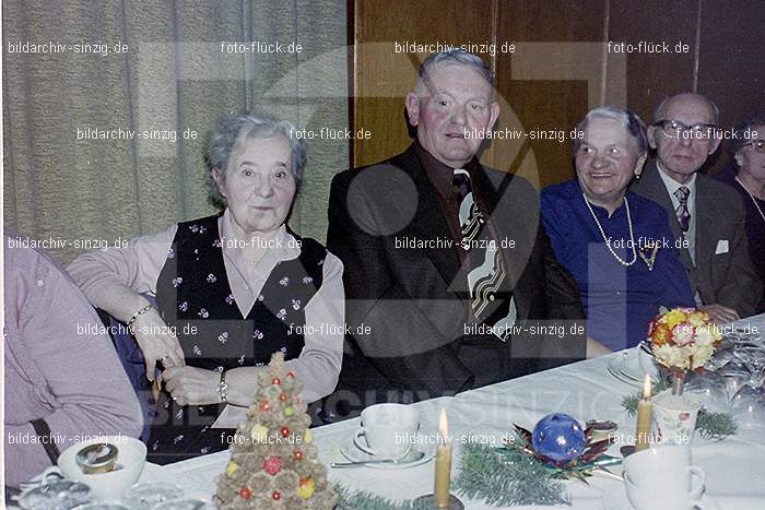 1974 Weihnachtsfeier der Senioren im Helenensaal Sinzig: WHSNHLSN-008479