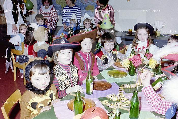 1979 Karneval im Kath. Kindergarten St. Peter Sinzig: KRKTKNSTPTSN-008489