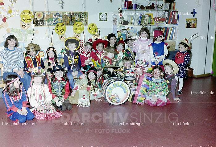 1979 Karneval im Kath. Kindergarten St. Peter Sinzig: KRKTKNSTPTSN-008506