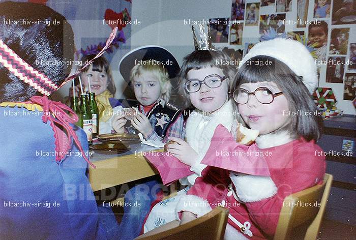 1979 Karneval im Kath. Kindergarten St. Peter Sinzig: KRKTKNSTPTSN-008512