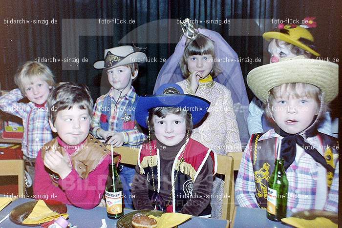 1979 Karneval im Kath. Kindergarten St. Peter Sinzig: KRKTKNSTPTSN-008527