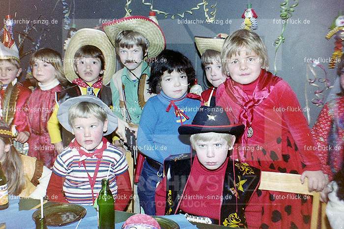 1979 Karneval im Kath. Kindergarten St. Peter Sinzig: KRKTKNSTPTSN-008541
