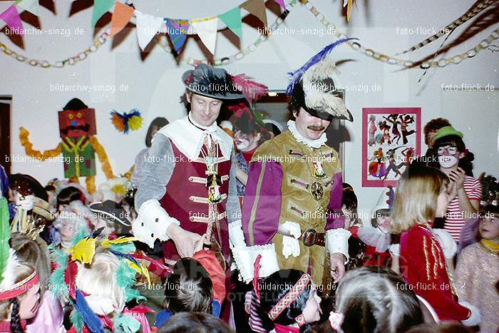 1979 Karneval im Kath. Kindergarten St. Peter Sinzig: KRKTKNSTPTSN-008611