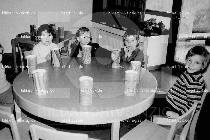 1969 St. Martin Feier im Kath. Kindergarten St. Peter Sinzig: STMRKTKNSTPTSN-009240
