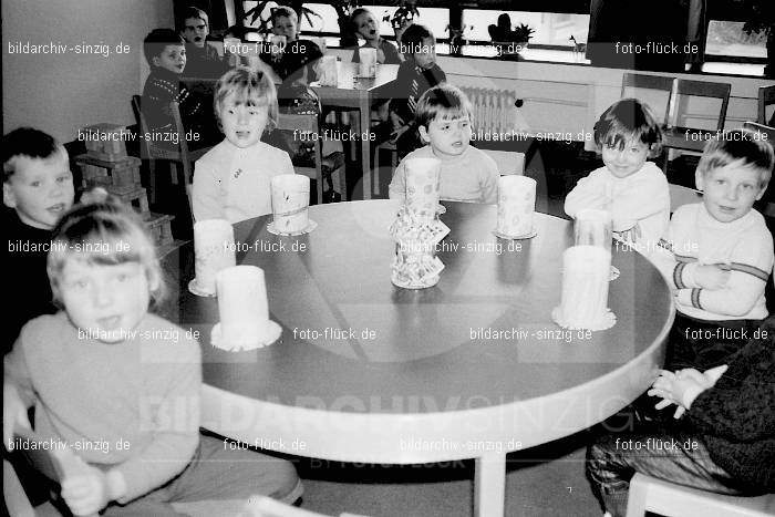 1969 St. Martin Feier im Kath. Kindergarten St. Peter Sinzig: STMRKTKNSTPTSN-009243
