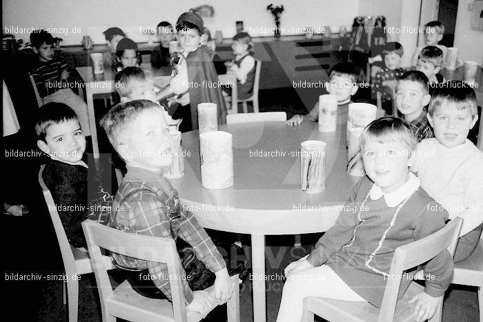 1969 St. Martin Feier im Kath. Kindergarten St. Peter Sinzig: STMRKTKNSTPTSN-009250
