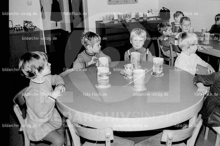 1969 St. Martin Feier im Kath. Kindergarten St. Peter Sinzig: STMRKTKNSTPTSN-009264
