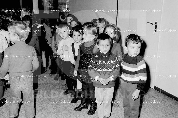 1969 St. Martin Feier im Kath. Kindergarten St. Peter Sinzig: STMRKTKNSTPTSN-009275