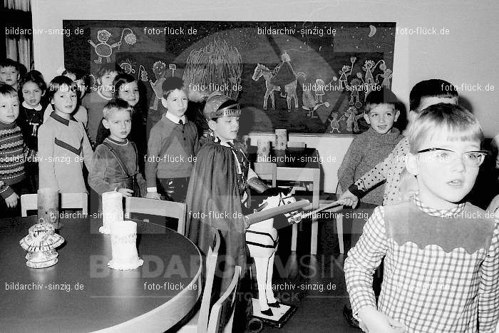 1969 St. Martin Feier im Kath. Kindergarten St. Peter Sinzig: STMRKTKNSTPTSN-009284