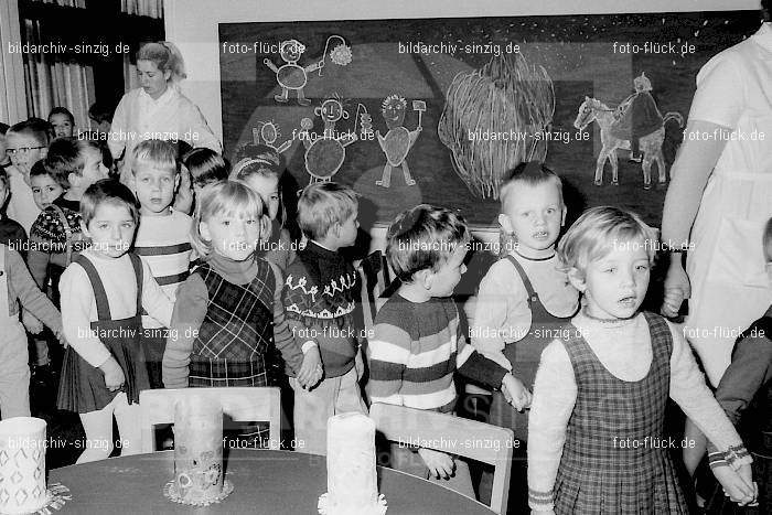 1969 St. Martin Feier im Kath. Kindergarten St. Peter Sinzig: STMRKTKNSTPTSN-009288