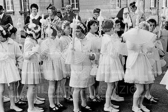 1967 Weißer Sonntag Kommunion in Sinzig St. Peter: WSSNKMSNSTPT-009892
