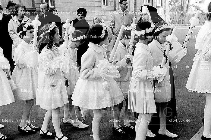 1967 Weißer Sonntag Kommunion in Sinzig St. Peter: WSSNKMSNSTPT-009895